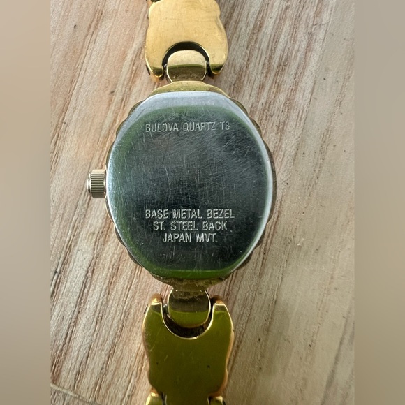 Bulova ladies oval gold tone dress watch NEW BATTERY - Picture 4 of 13